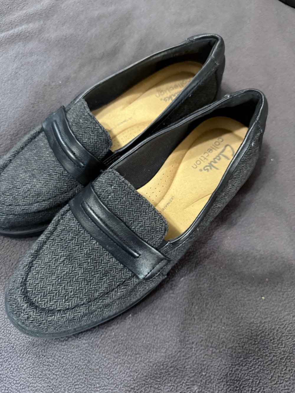 Clarks Gray Herringbone Tweed Slip On Loafer Shoes⁠. Size 8